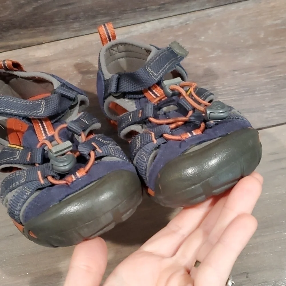 Keen waterproof  outdoor hiking sandals kids big boys shoes